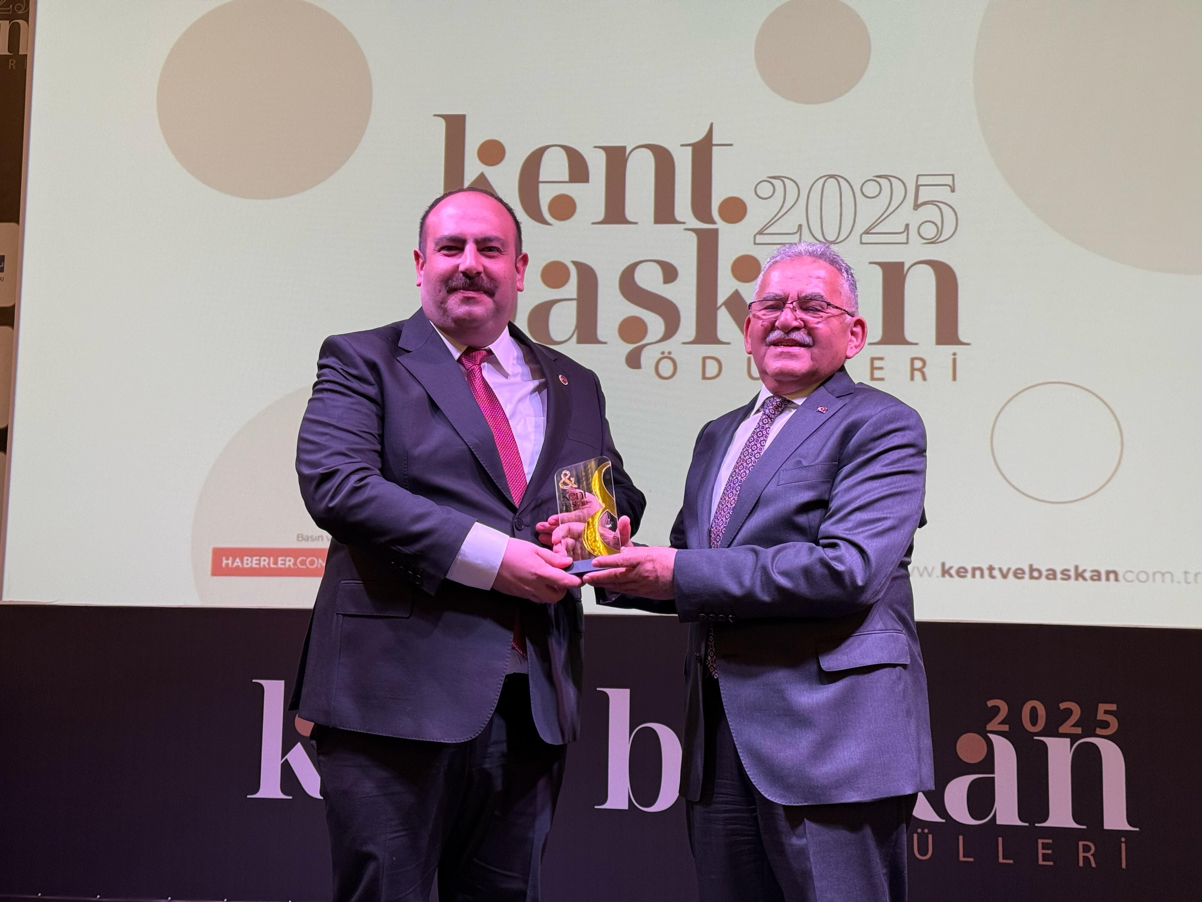 Başkan Hamamcı’ya Kayseri’de ödül