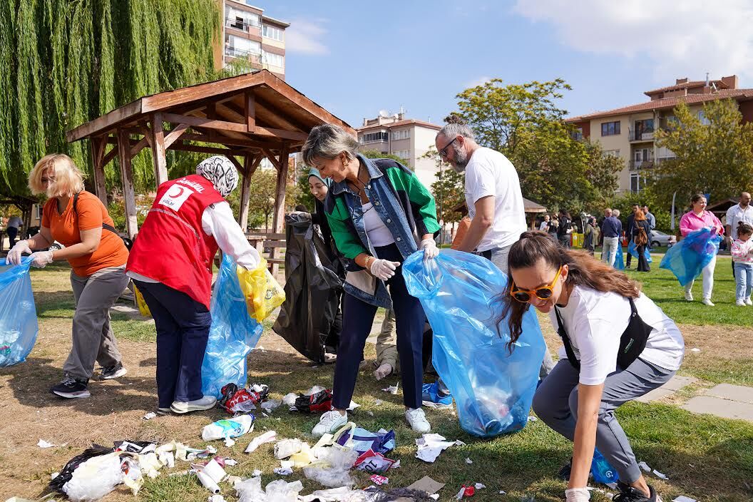 Dünya Temizlik Gününde çöpler toplandı