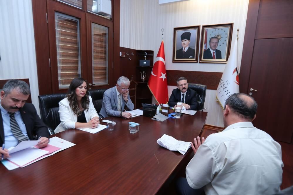 Vali Aksoy vatandaşları can kulağıyla dinledi