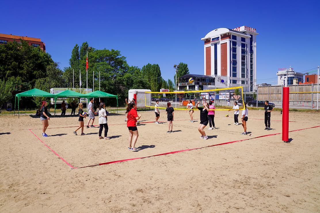 Plaj voleyboluna yoğun katılım