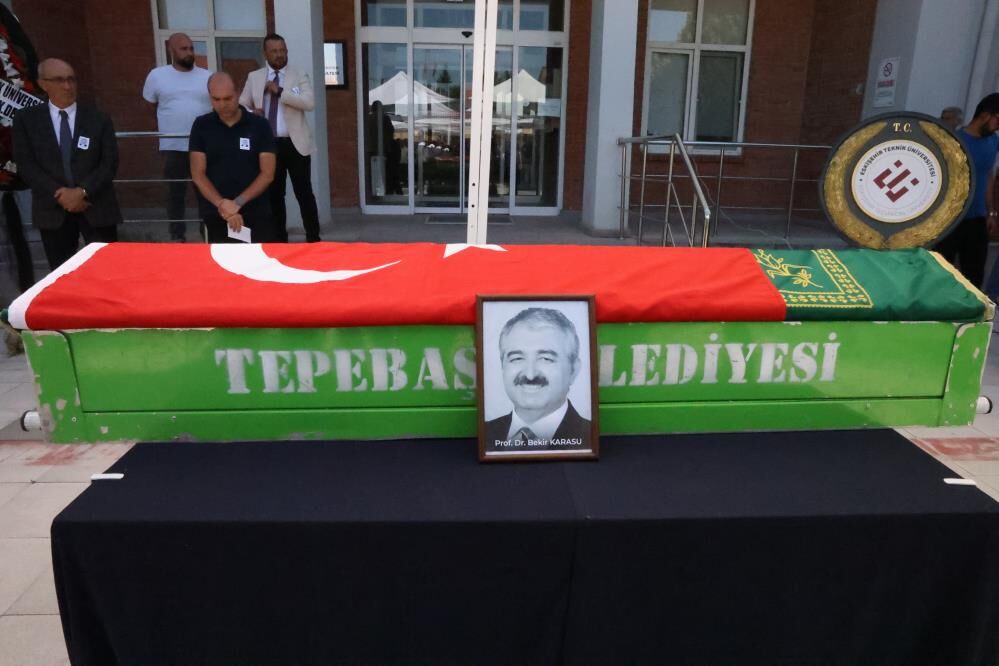 Prof. Dr. Karasu, son yolculuğuna uğurlandı