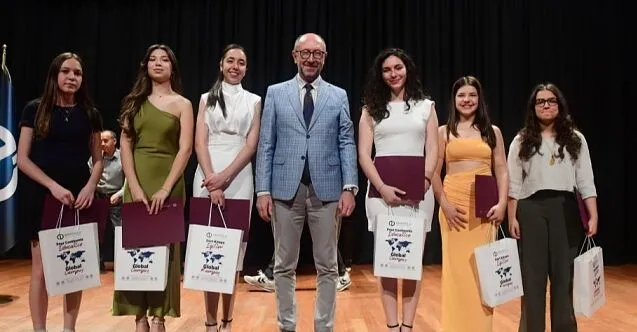 Anadolu Üniversitesi öğrencileri dünya sahnelerinde