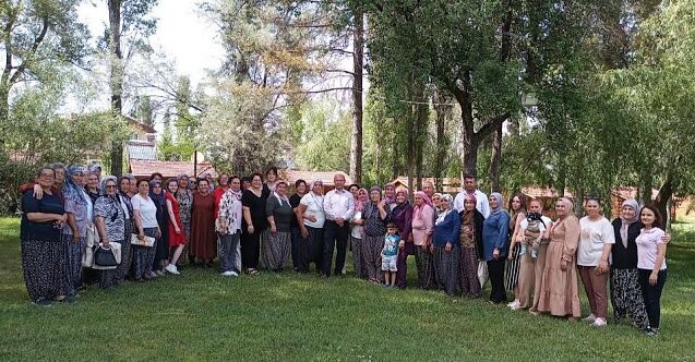 Kadınlar belgelerini aldı
