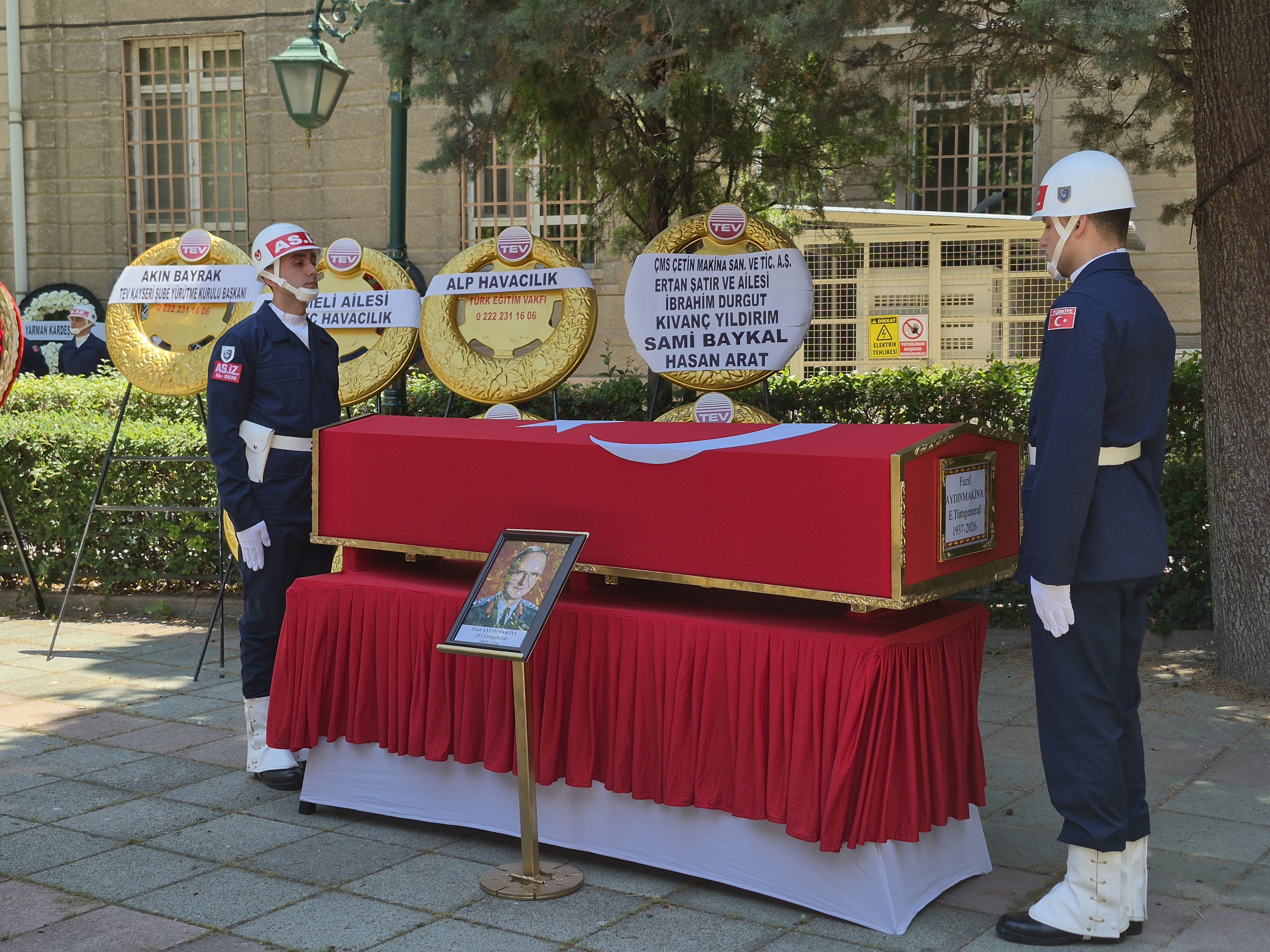 Emekli Tümgeneral Fazıl Aydınmakina Eskişehir'de Son Yolculuğuna Uğurlandı