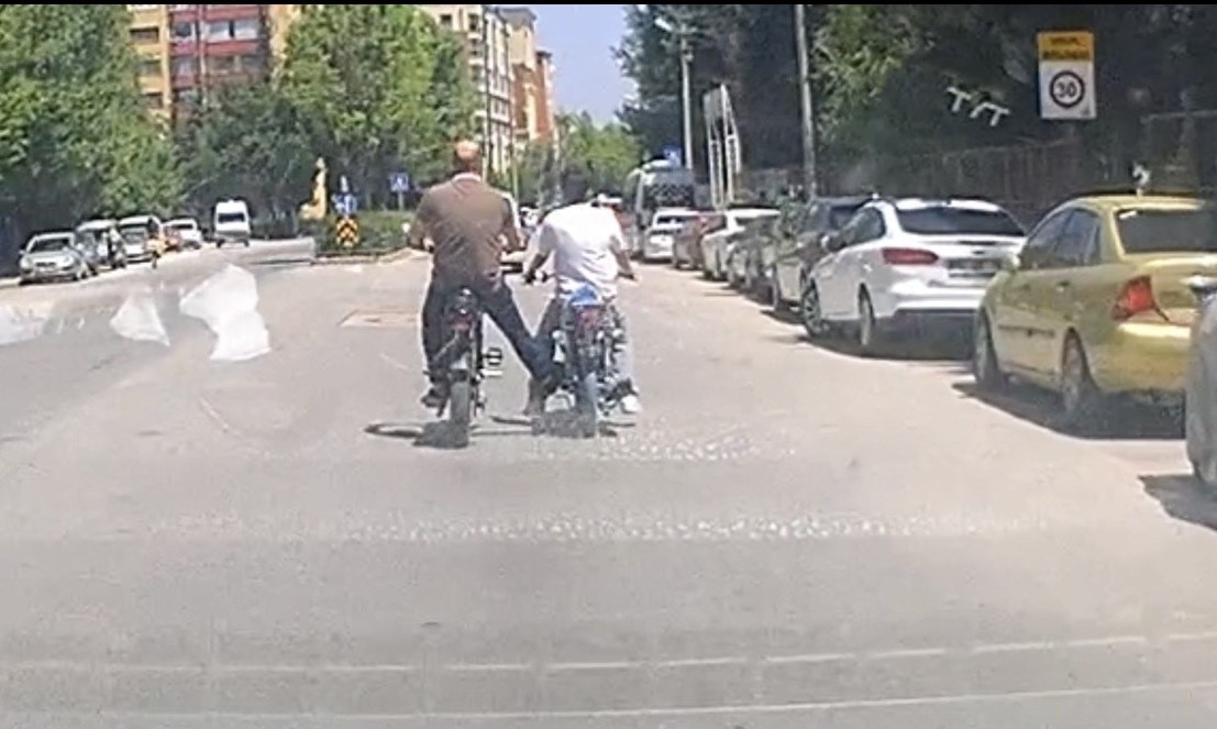 Kask Yok, Önlem Yok: Eskişehir Caddelerinde Trafiği Tehlikeye Atan Anlar