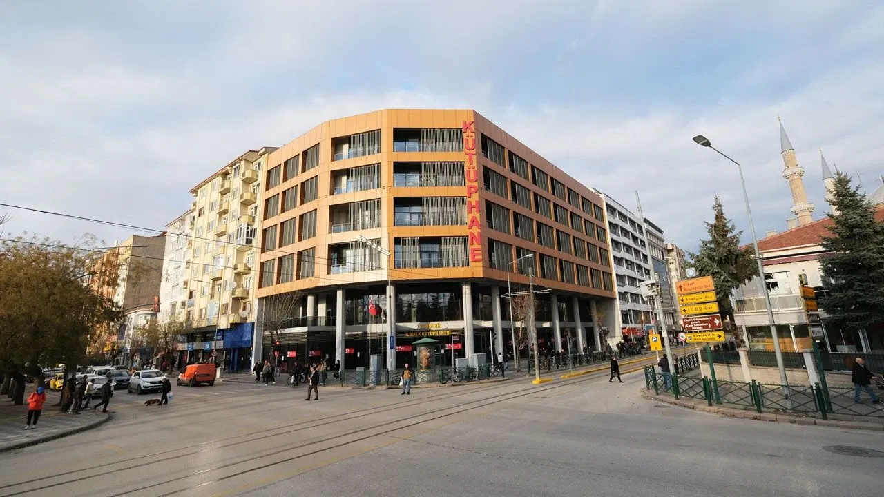 Eskişehir İl Halk Kütüphanesi 168 Bin Eserle Gençleri Bekliyor!