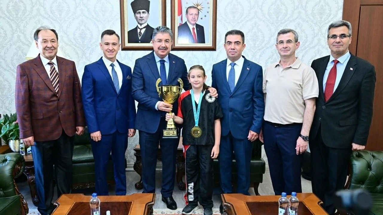 Eskişehir'in Minik Şampiyonu Vali Yılmaz'ın Konuğu Oldu