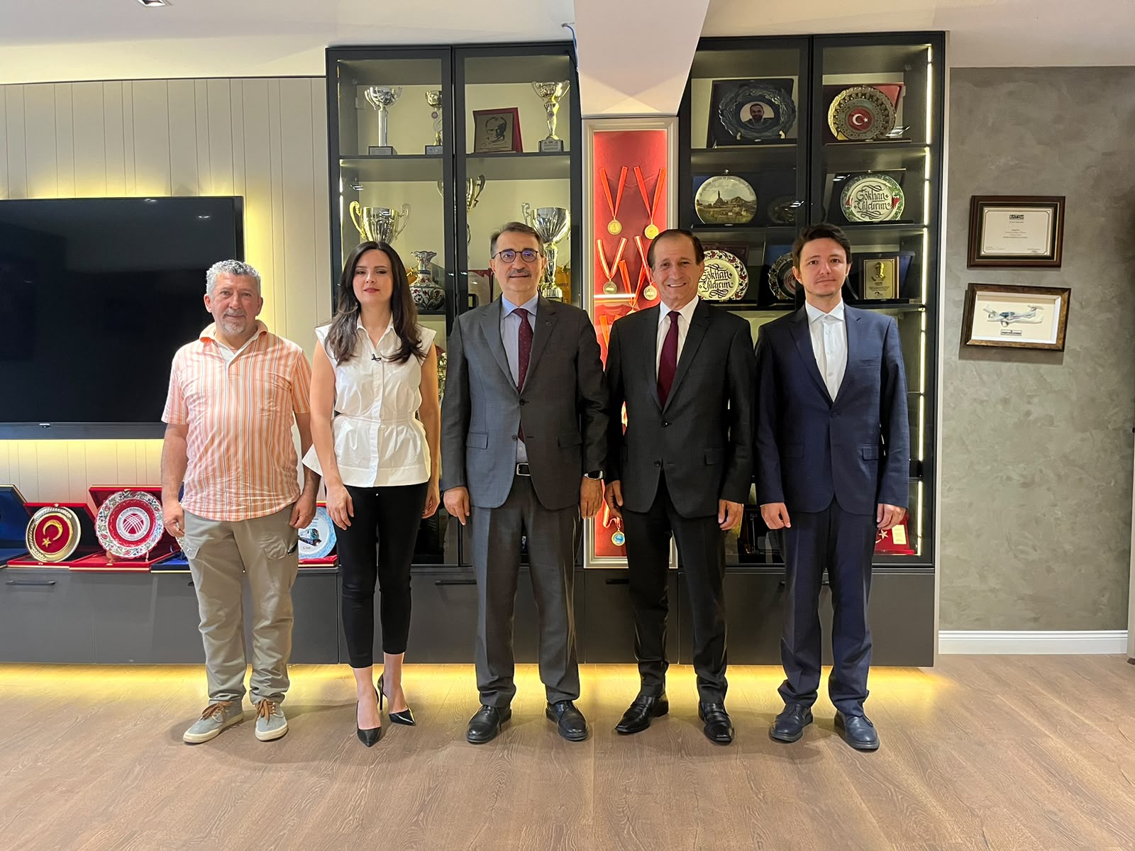 Milletvekili Dönmez’den Medya 26 Grup’a ziyaret