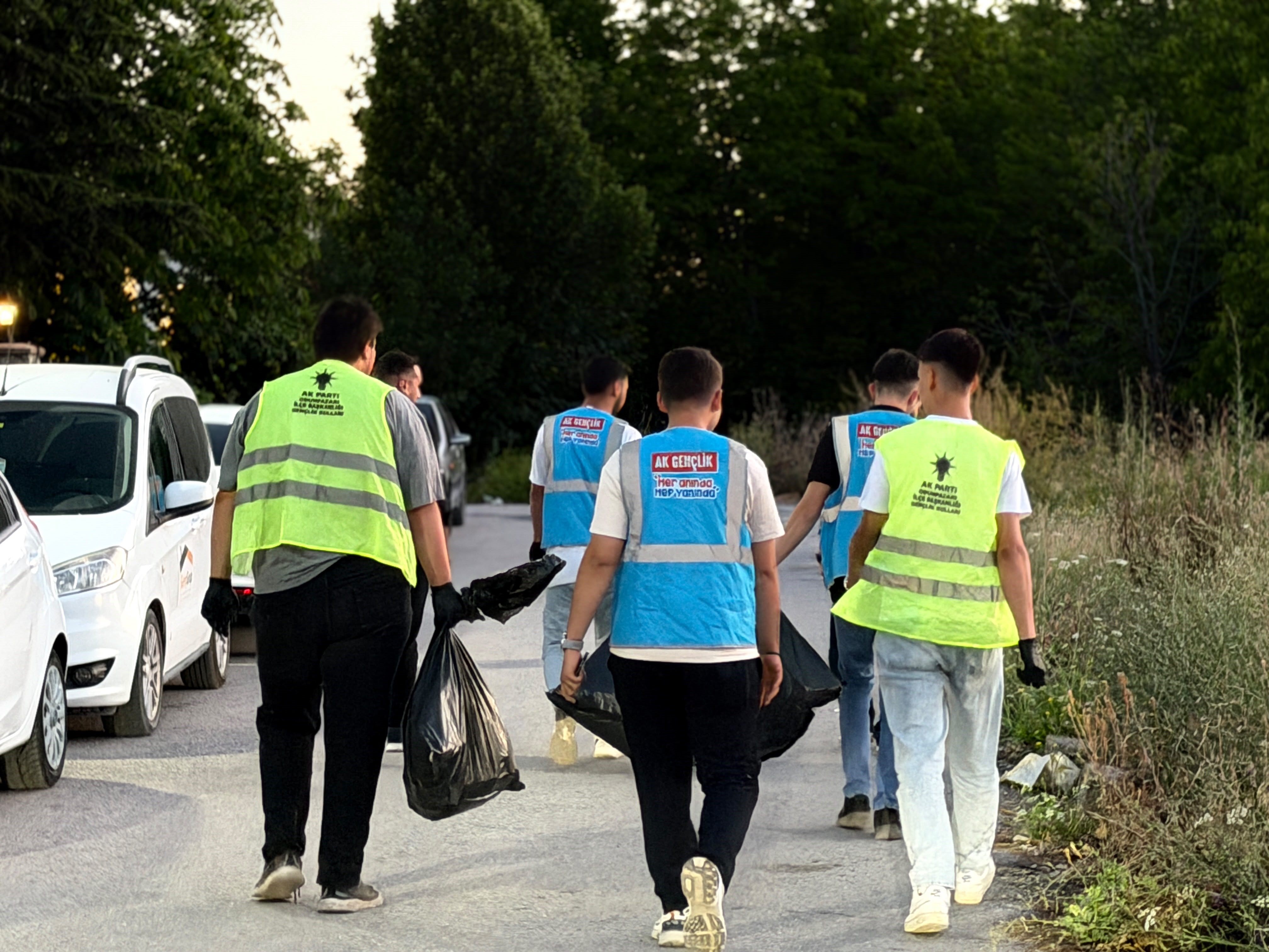 AK Parti Odunpazarı Gençlik Kollarından Çevre Temizliği