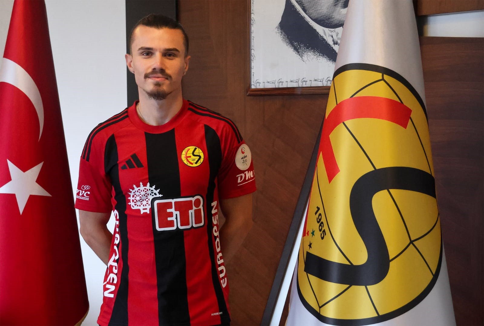Eskişehirspor, Sol Bek Sarper Çağlar Transfere İmza Attı
