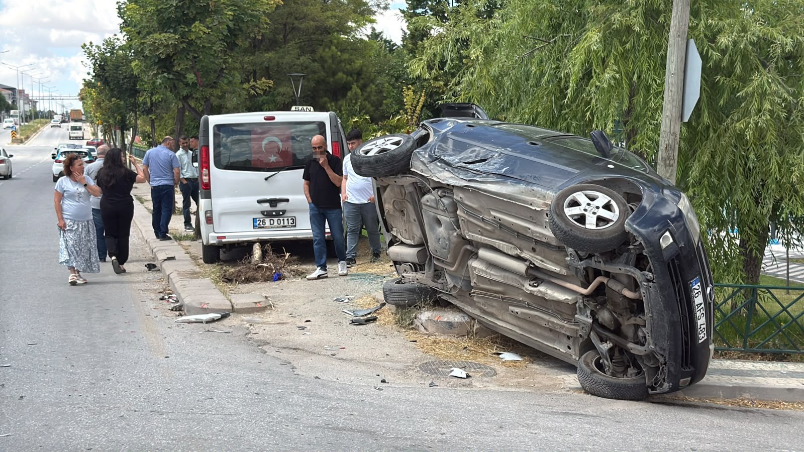 Eskişehir'de Dolmuş ile Otomobil Çarpıştı: 8 Yaralı