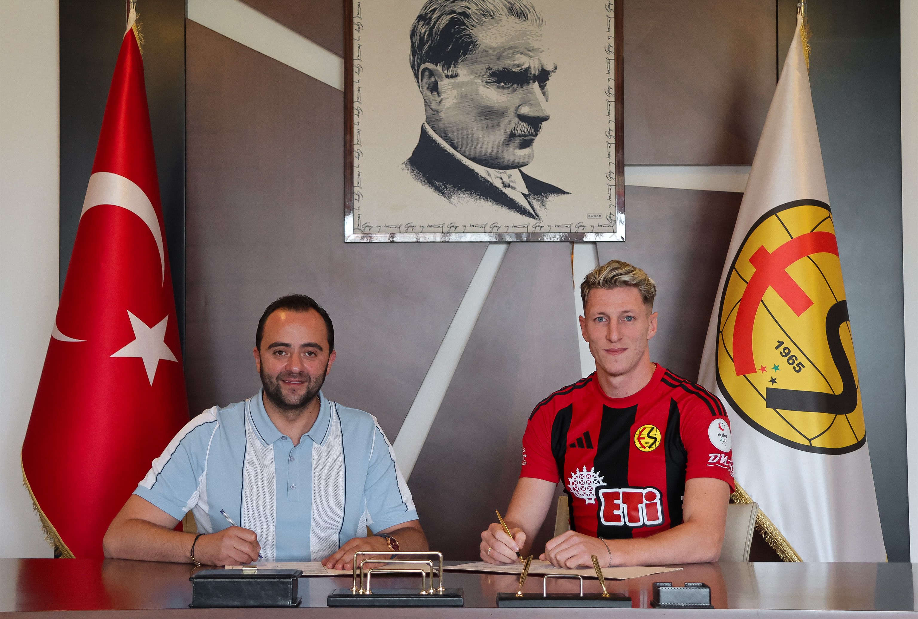 Eskişehirspor'da Savunmaya Yeni Takviye