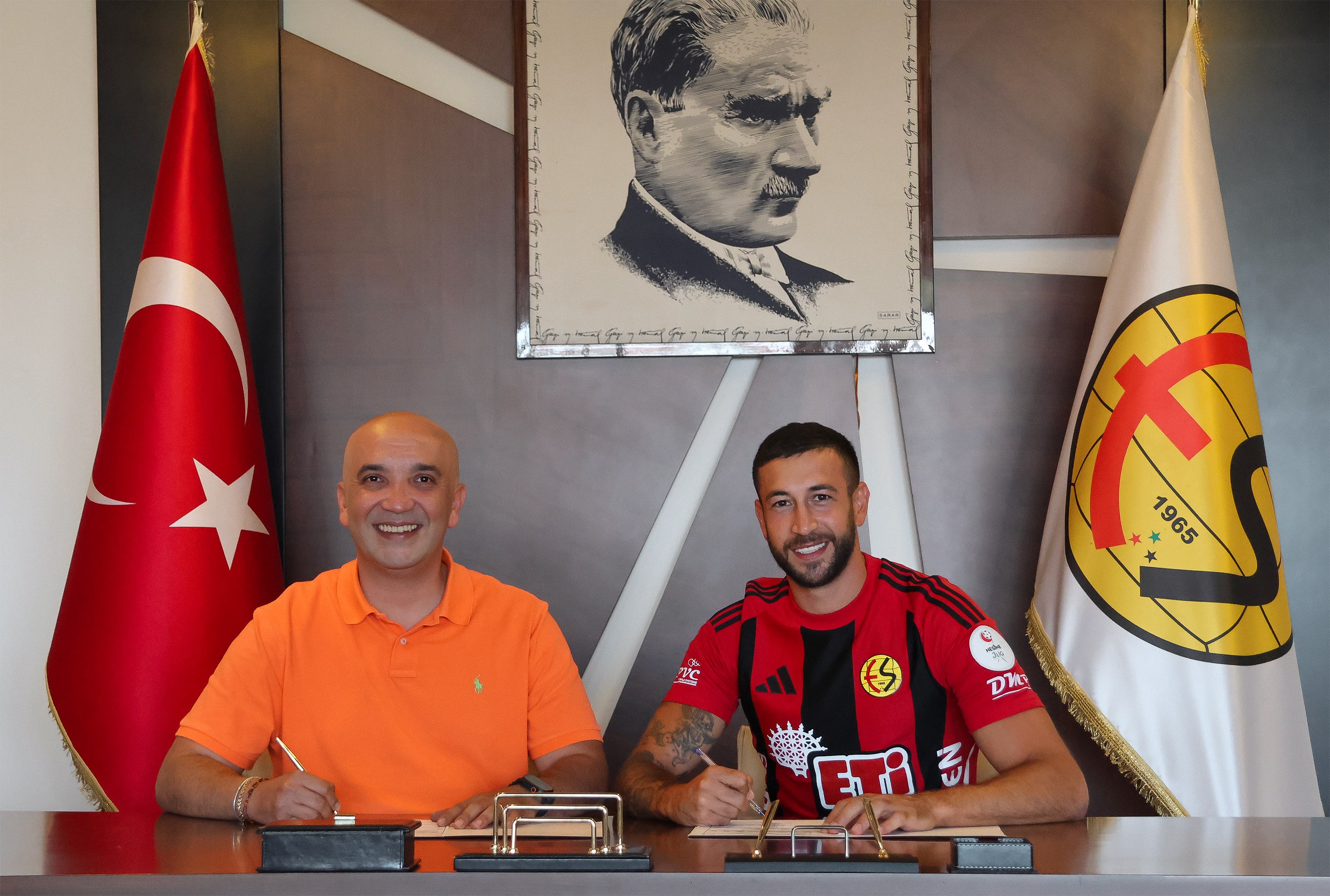 Ahmet Dereli Eskişehirspor'da!