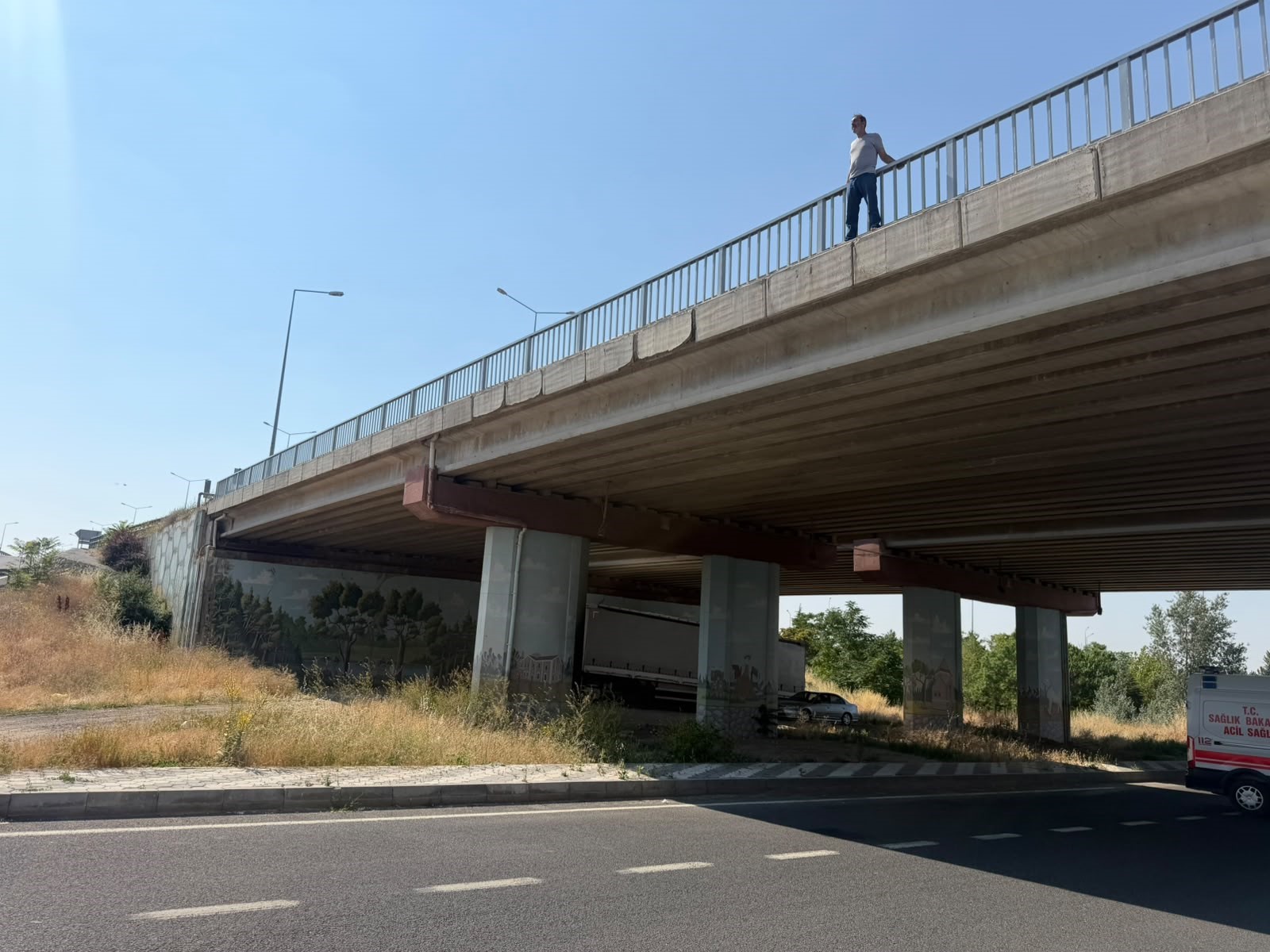 Eskişehir-Afyonkarahisar Yolu Üst Geçit Olayı Nedeniyle Kapandı