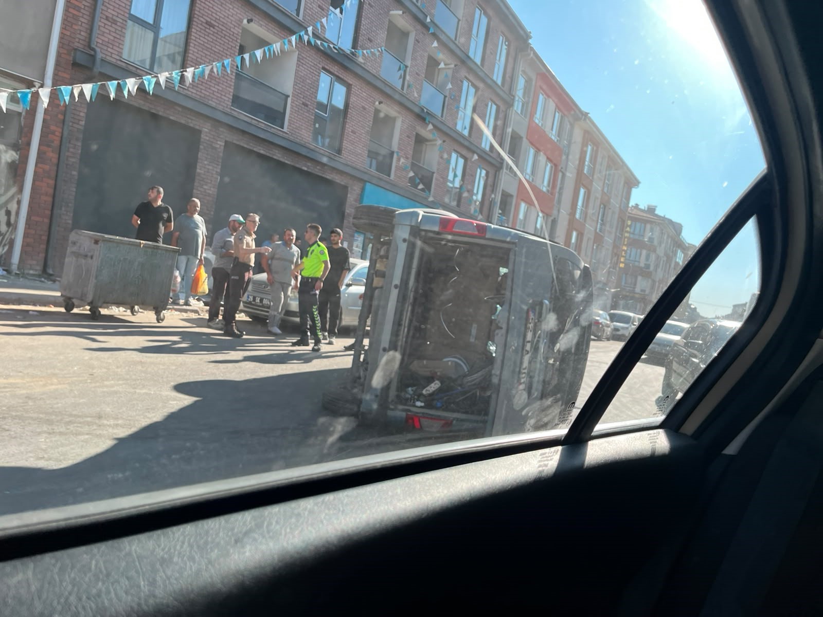 Eskişehir'de İki Aracın Çarpıştığı Kazada 3 Kişi Yaralandı
