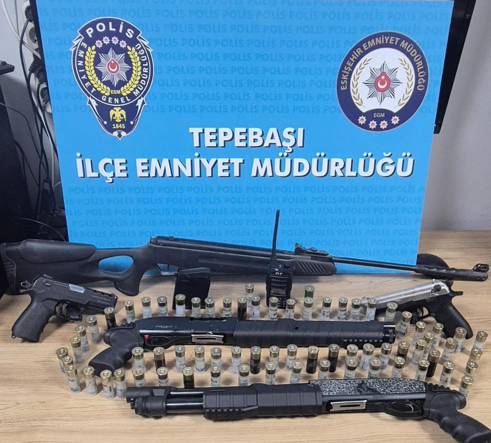 Eskişehir'de Sosyal Medyada Silah Paylaşan 2 Kişi Yakalandı