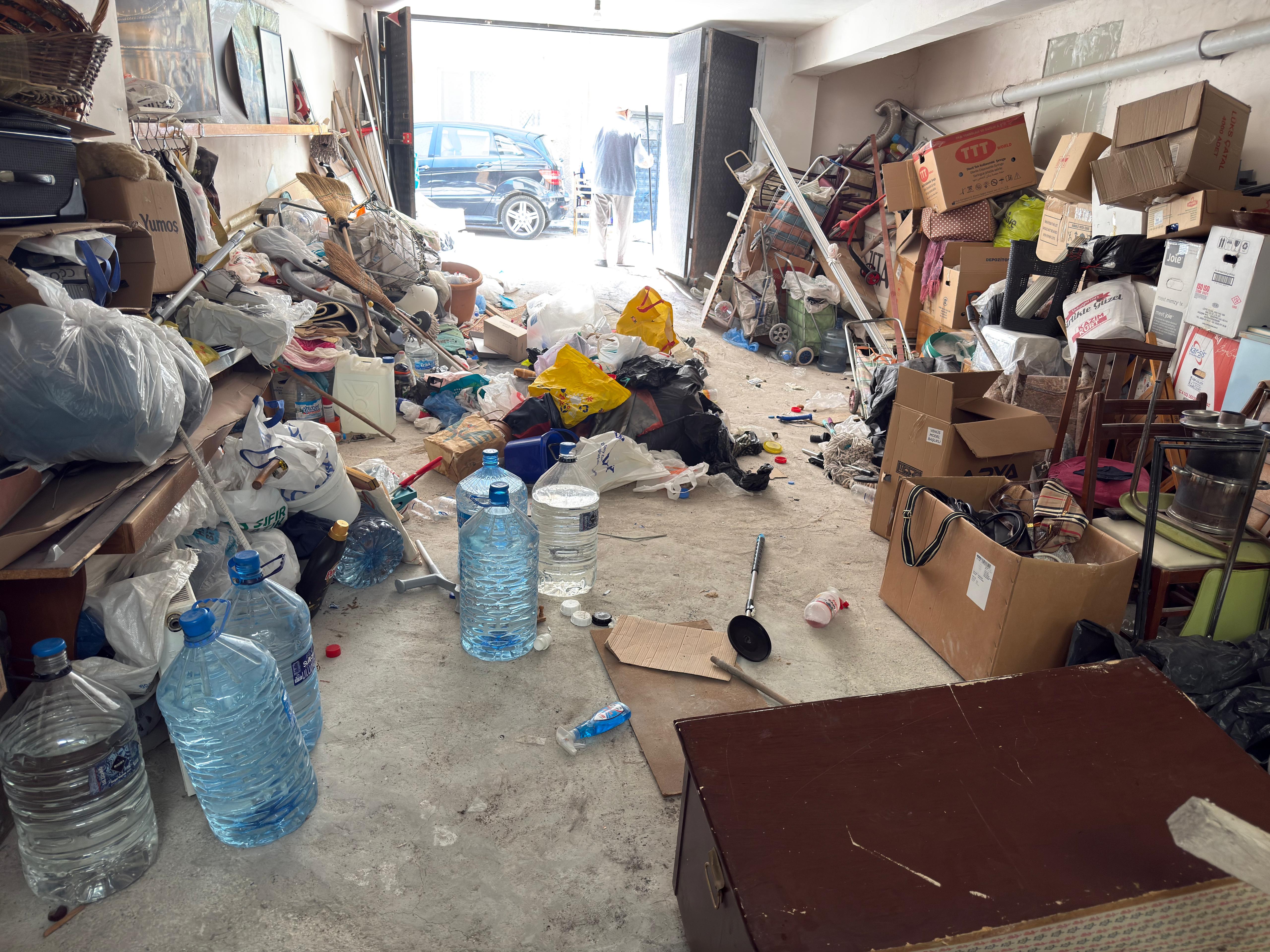 Odunpazarı’nda Çöp Garaj Temizlendi: 3 Kamyon Atık Çıkarıldı