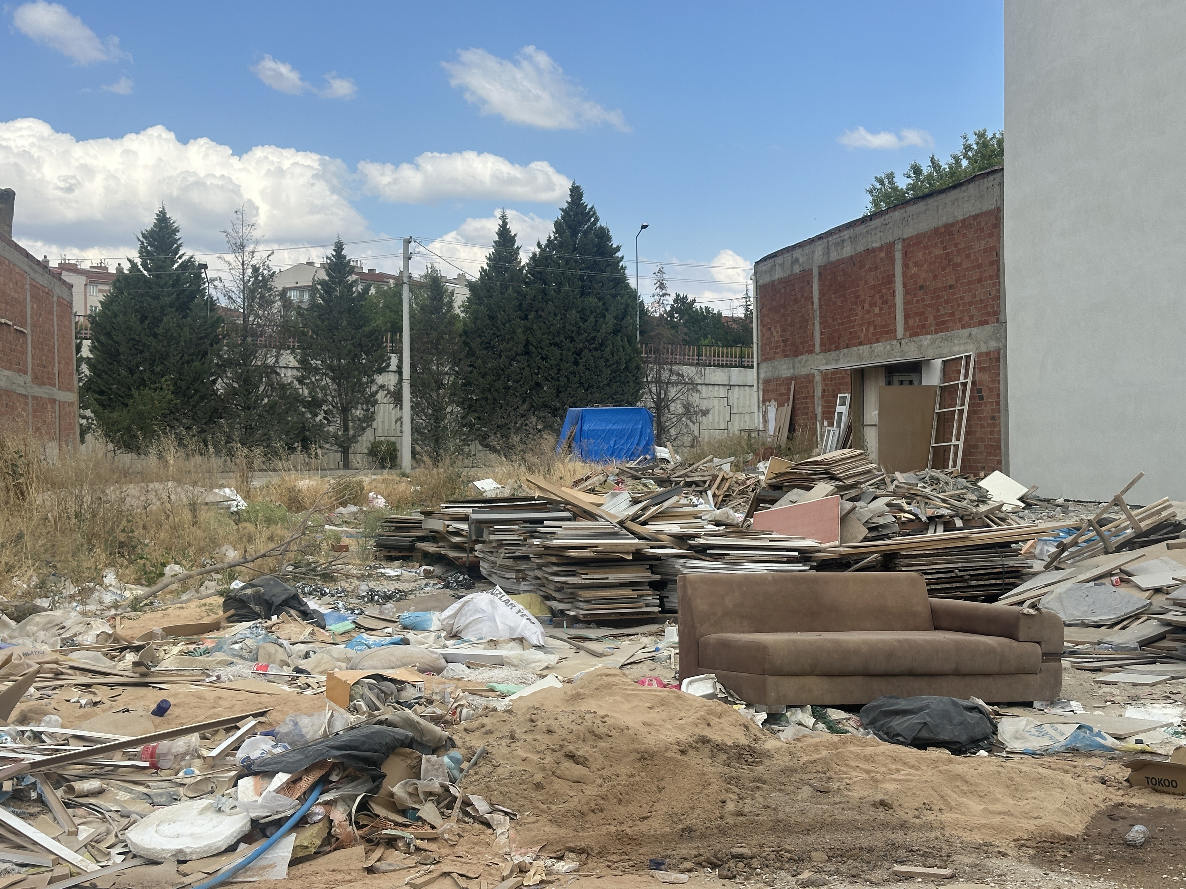 Eskişehir Baksan Sanayi Sitesi’nde moloz yığınları tepki çekti