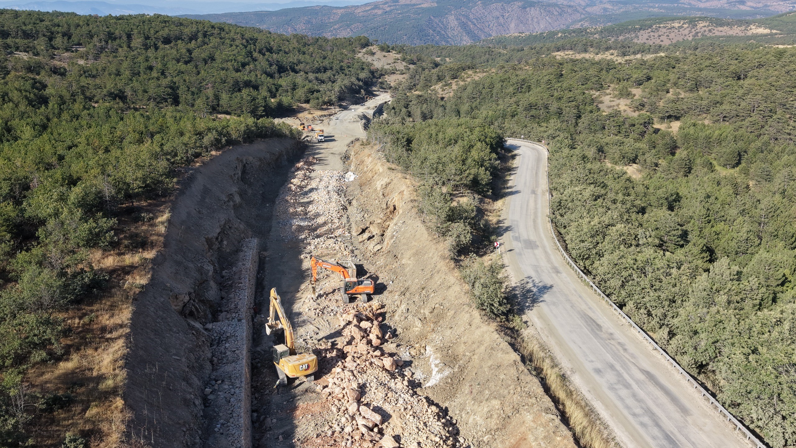 Eskişehir-Sarıcakaya yolundaki çöken istinat duvarı onarıldı