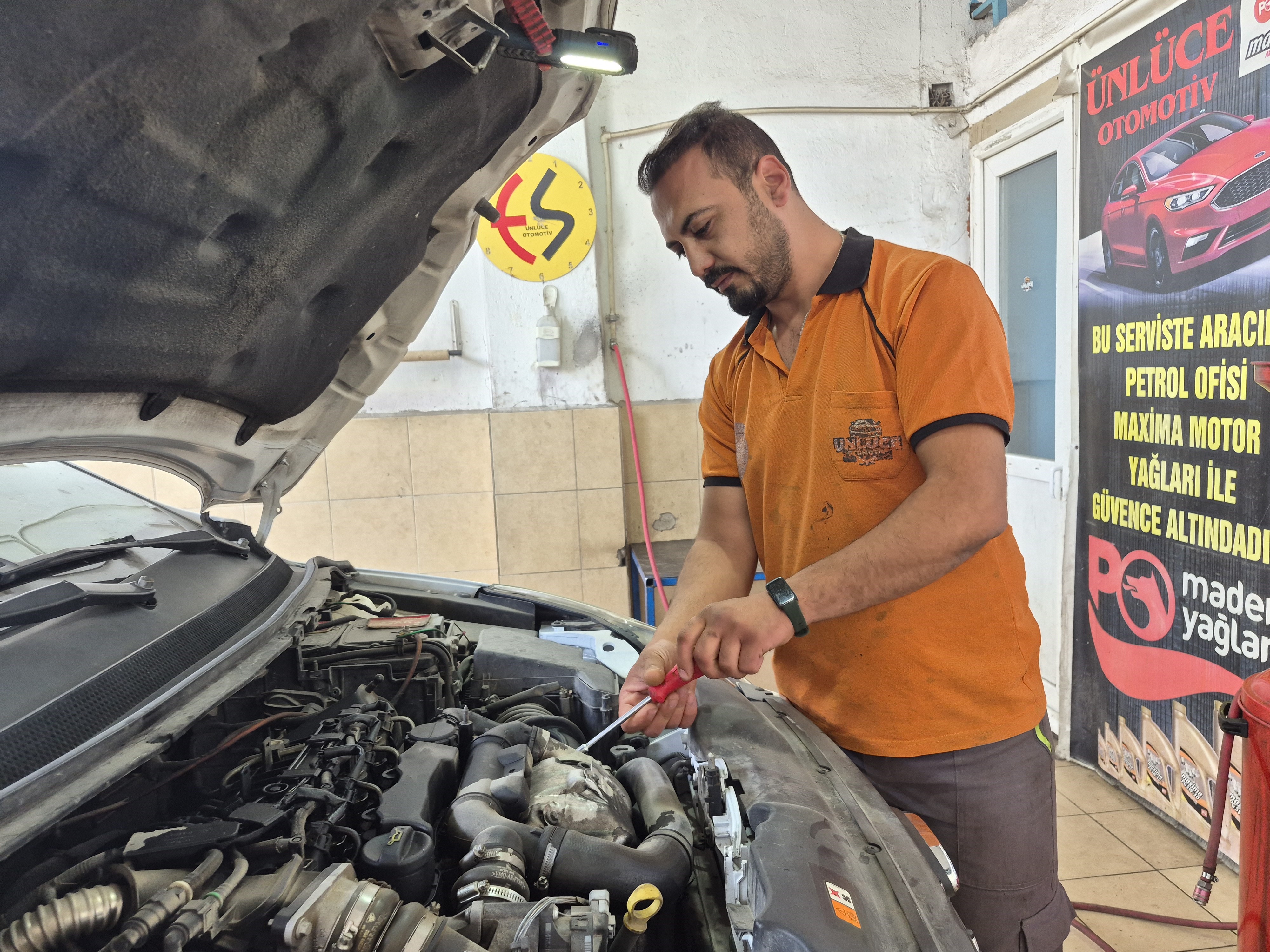 Eskişehir’de motor ustasından uzun yol uyarısı: “Kaputu açıp yağına, suyuna bakın”