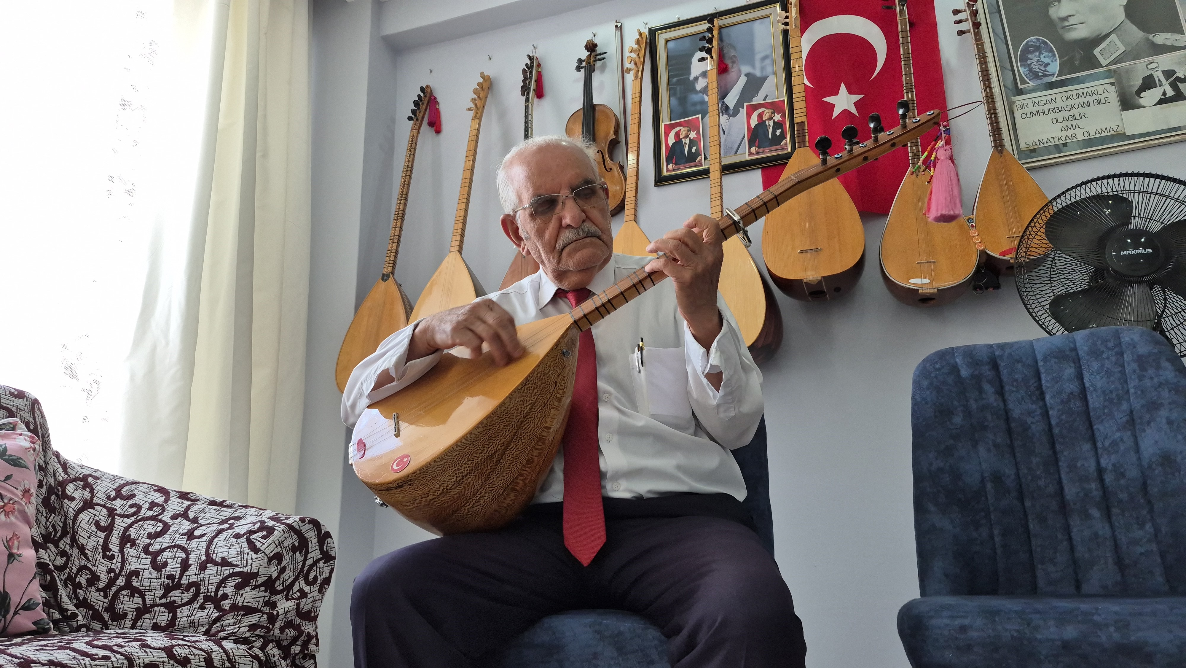 Eskişehir’de 84 yaşındaki halk ozanı: “Müzik benim için bir hayattır”