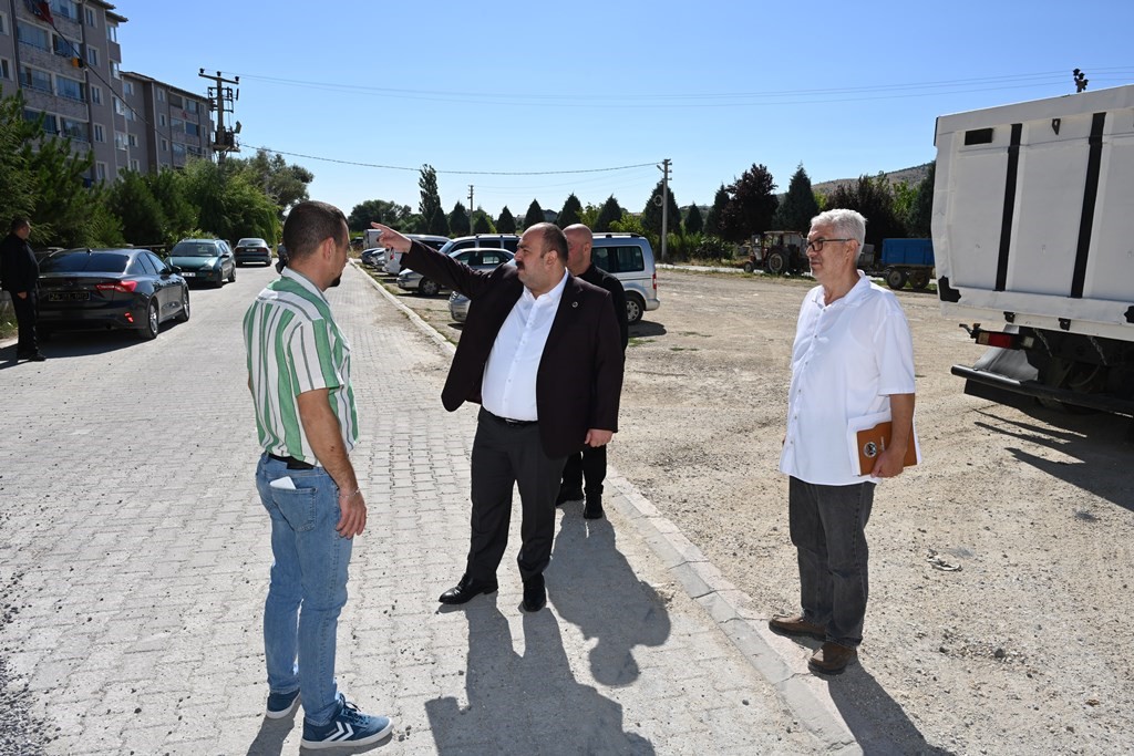 İnönü Belediyesi ilçede çevre düzenleme çalışmalarını sürdürüyor