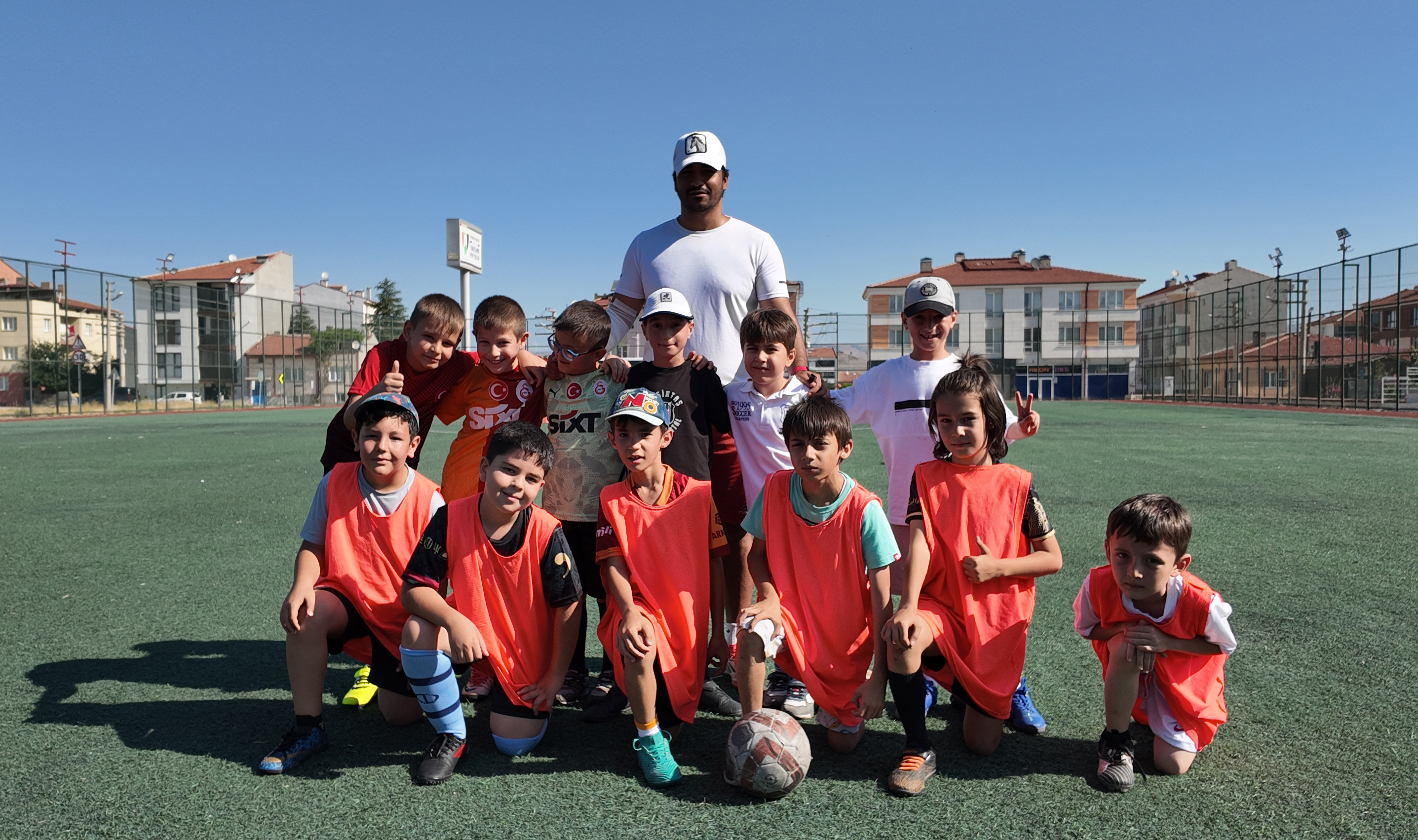 Tepebaşı’nda Çocuklar Futbol Eğitimiyle Spor Kültürü Kazanıyor