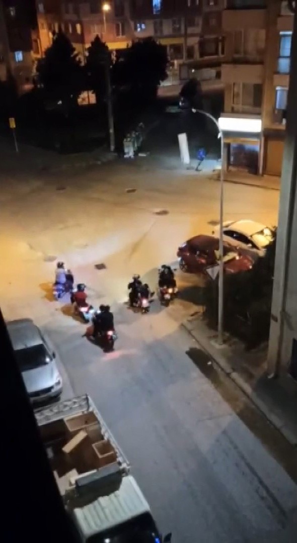 Gültepe Mahallesi'nde Motosikletli Gruba Vatandaştan Tepki