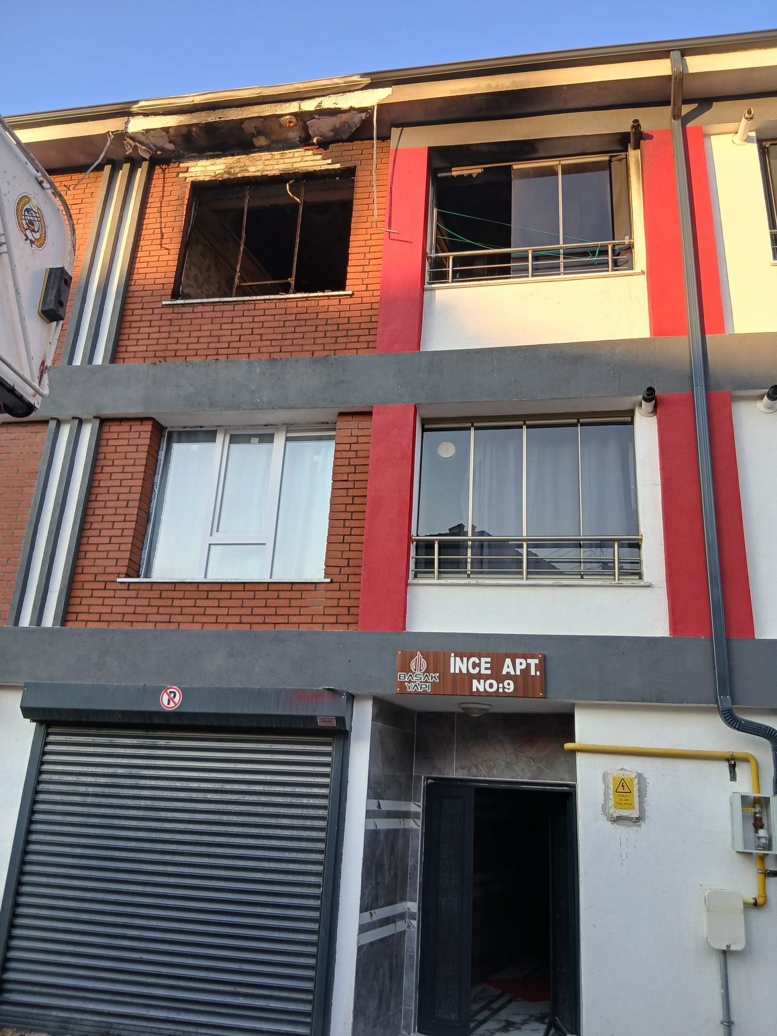 Eskişehir'de 2 katlı binada yangın: 5 kişi dumandan etkilendi