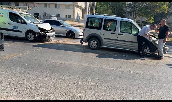Zümrüt Caddesi'nde Zincirleme Trafik Kazası: 1 Ölü, 1 Ağır Yaralı