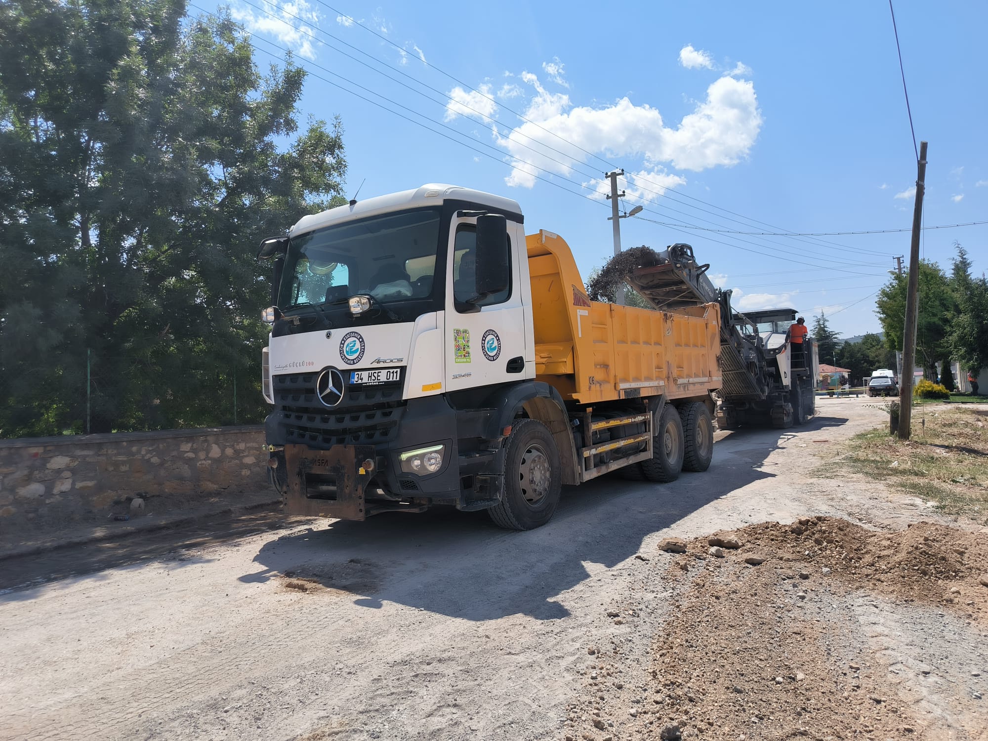 Eskişehir Büyükşehir Belediyesi Han İlçesinde Yol Çalışmalarını Sürdürüyor