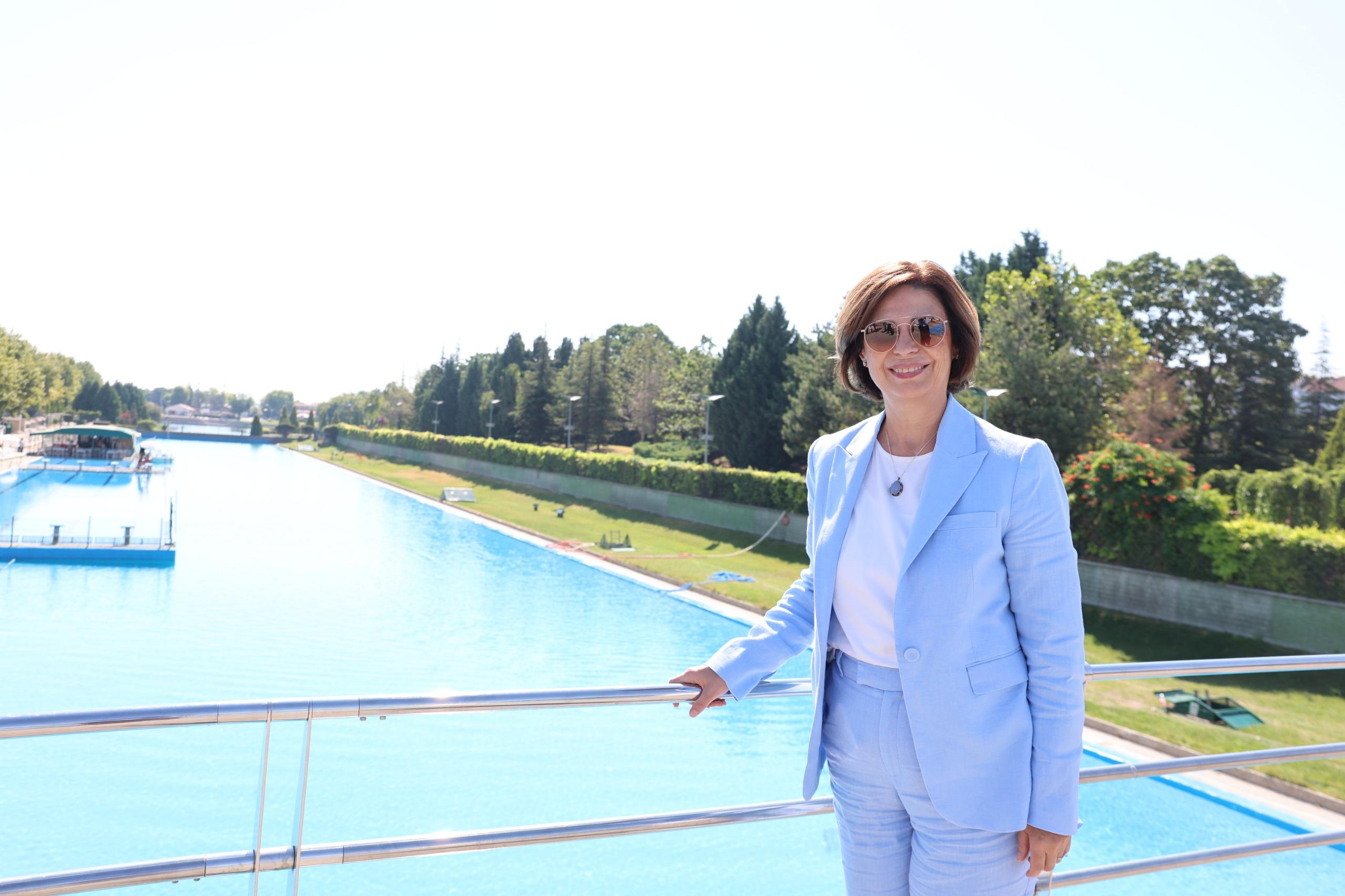 Başkan Ayşe Ünlüce Kentpark Yapay Plajı’nda Vatandaşlarla Bir Araya Geldi