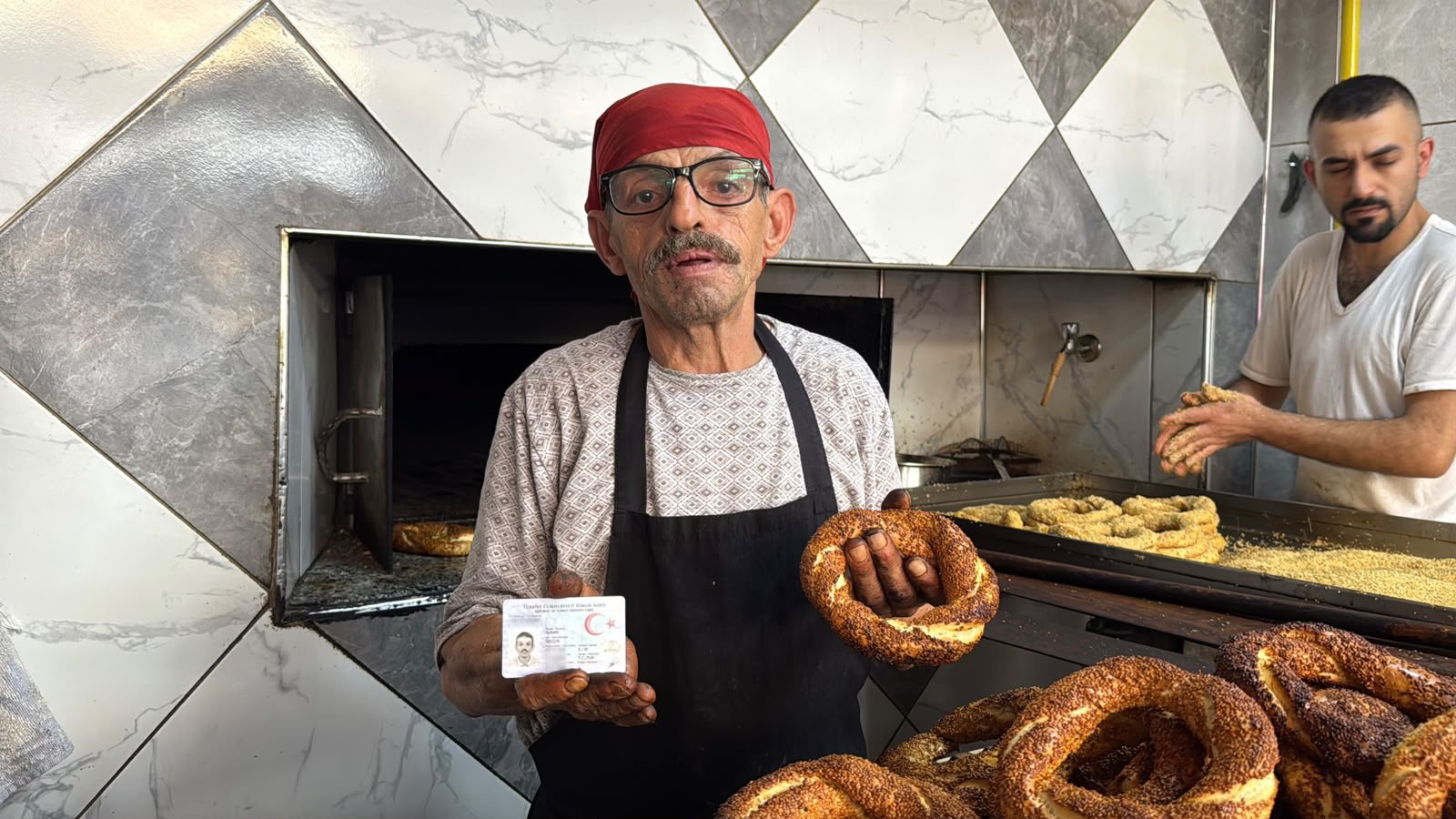 45 Yıllık Simit Ustası Selçuk Susam Soyadıyla Dikkat Çekiyor