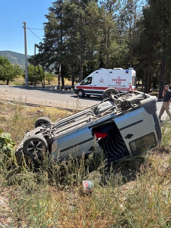 Bilecik’te seyir halinde kontrolden çıkan araç takla atarken, sürüsü yaralandı
