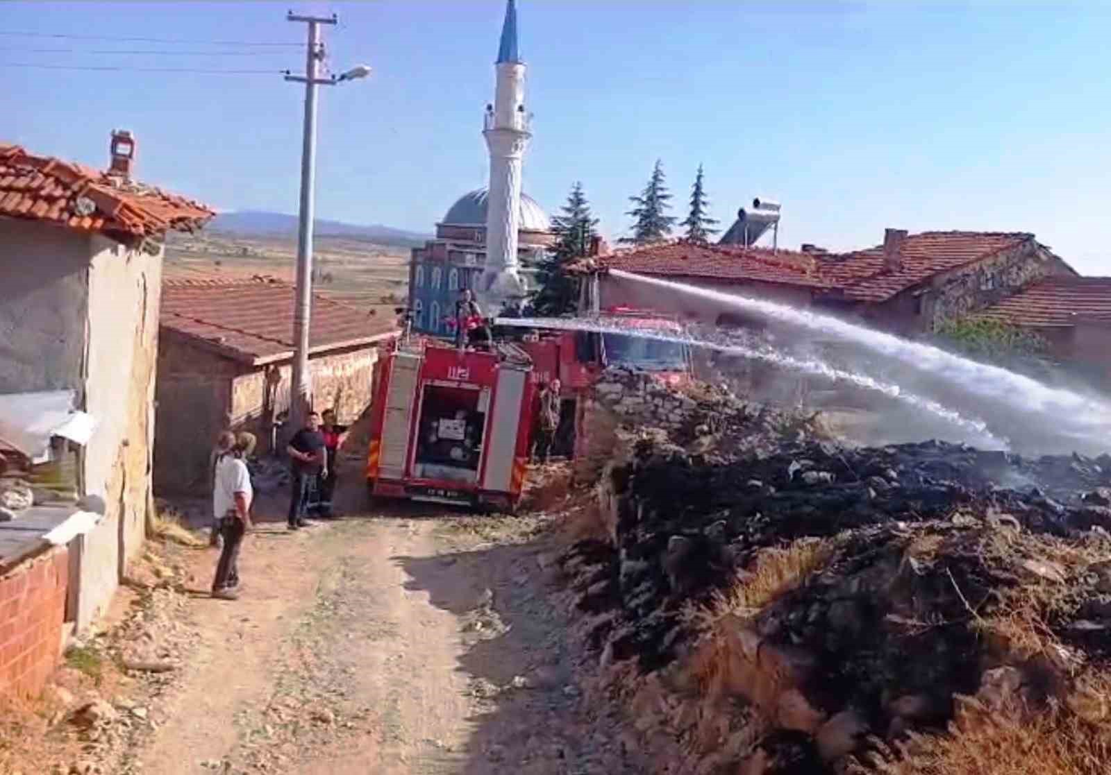 Tavşanlı’da yangın paniği: Alevler evlere ulaşmadan söndürüldü