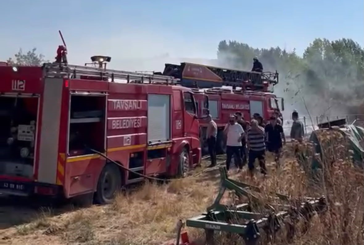 Kütahya’da yangında 400 balya saman kül oldu