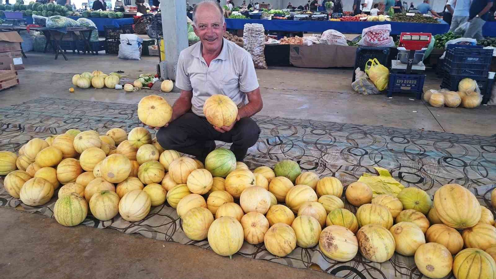 Hisarcık’ta yerli kavunlar kapış kapış satılıyor