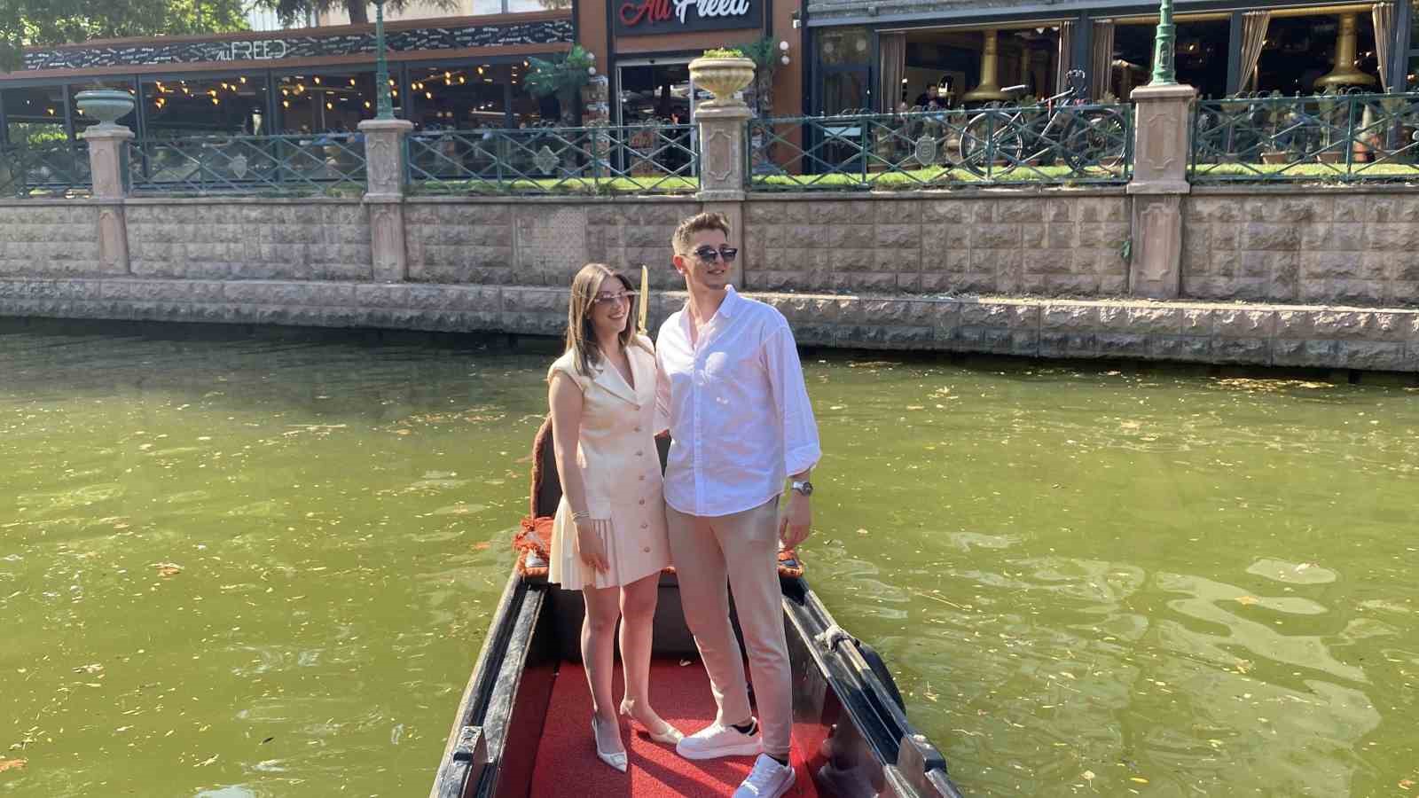 Gondol turunda sürpriz evlilik teklifi