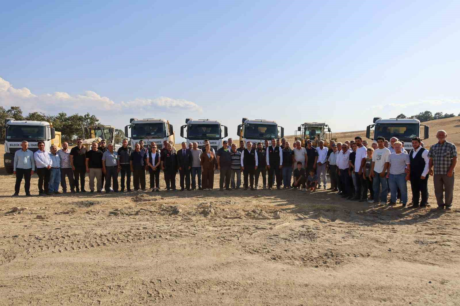 Bilecik’te 8 kilometrelik köy yolu sıcak asfalta hazırlanıyor