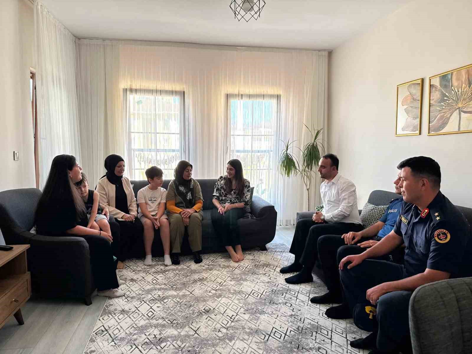 Çavdarhisar Kaymakamı Mantı’dan şehit ailelerine ziyaret