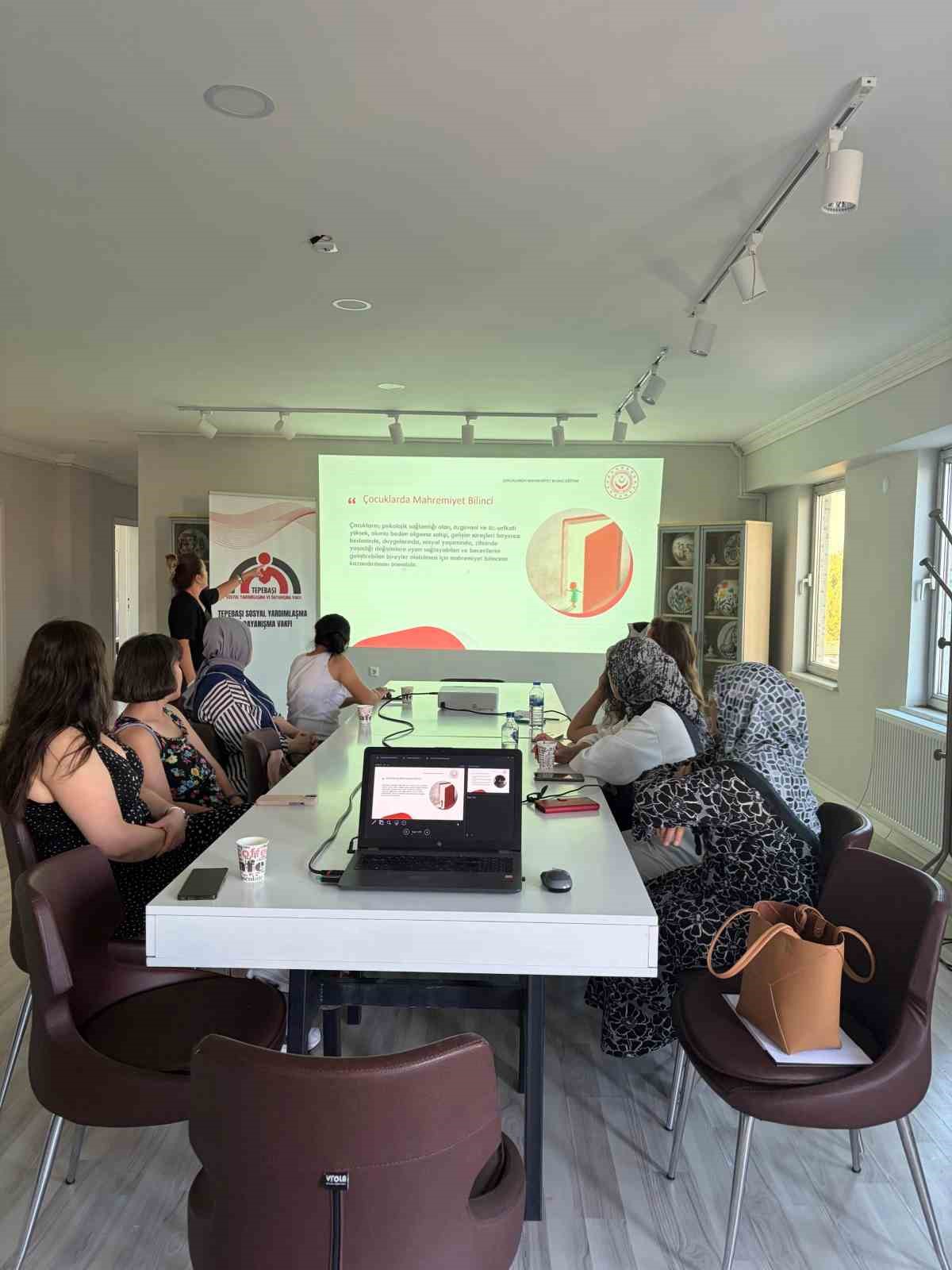 Eskişehir’de ADEM kursiyerlerine aile ve teknoloji eğitimi