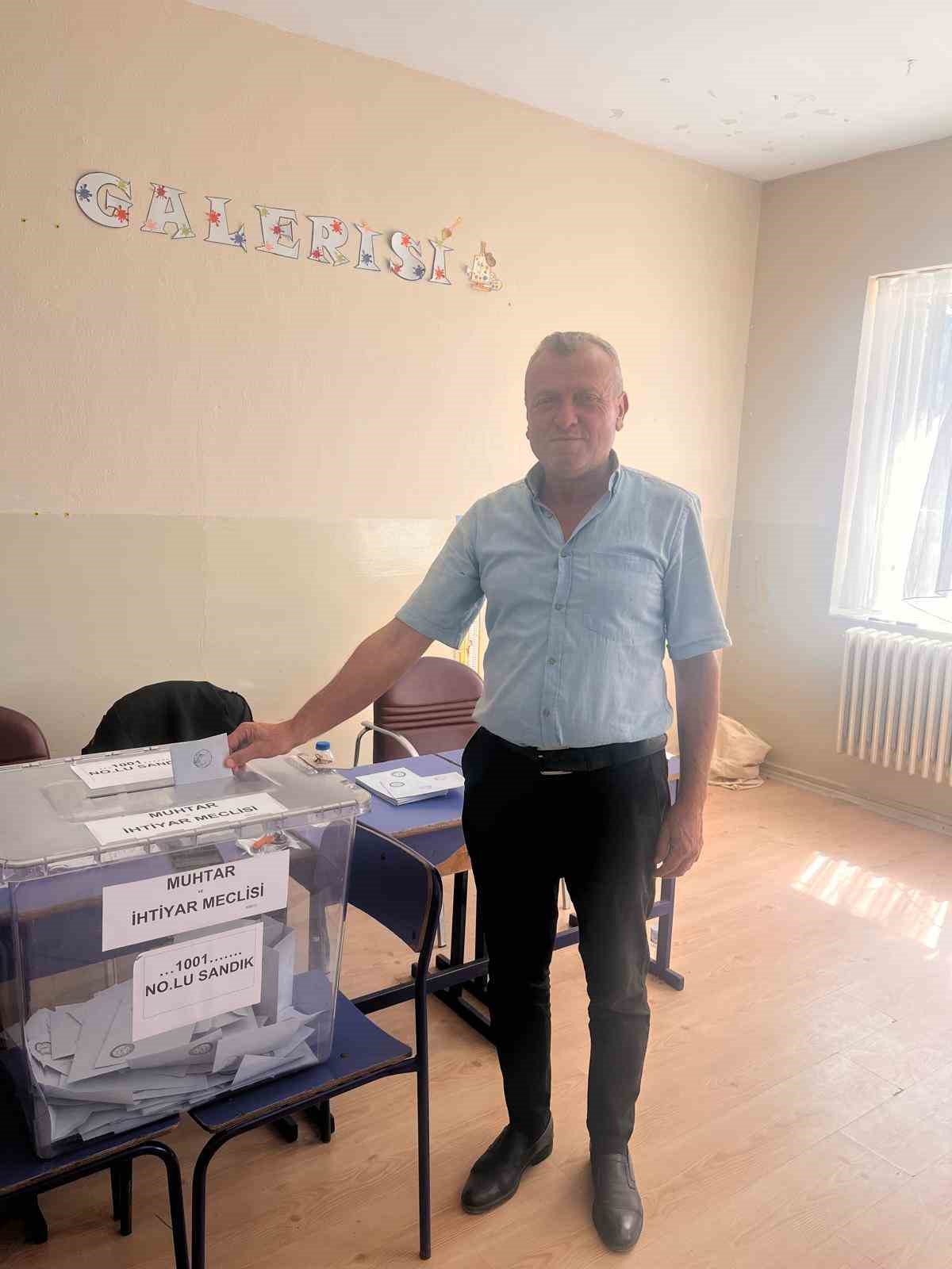 Hisarcık köyünde muhtarlık için sandık kuruldu