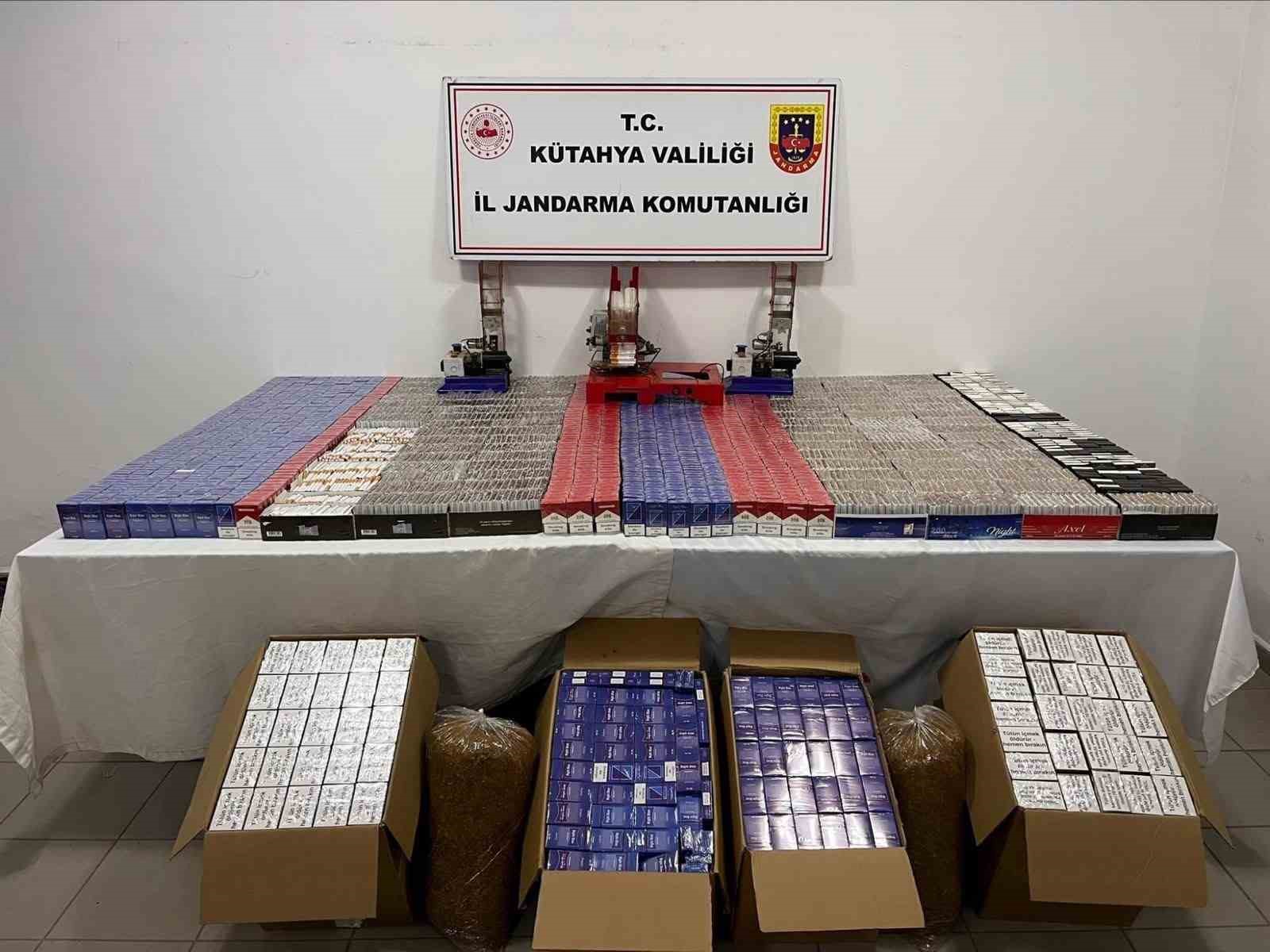 Simav’da jandarmadan kaçakçılık operasyonu, binlerce paket sigara ve makaron ele geçirildi