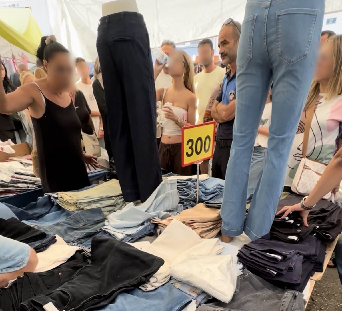 Semt pazarında kot pantolon iadesi gerginliği
