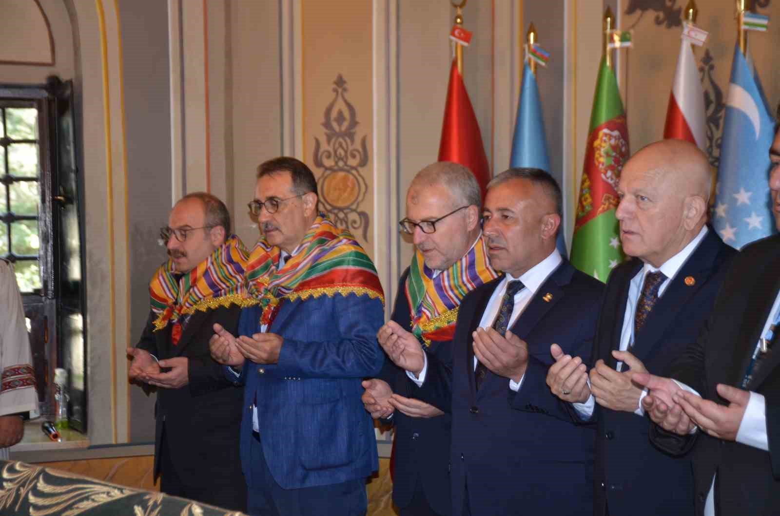 Ertuğrul Gazi’yi Anma ve Yörük Şenlikleri’nin son günü türbe ziyareti ile başladı