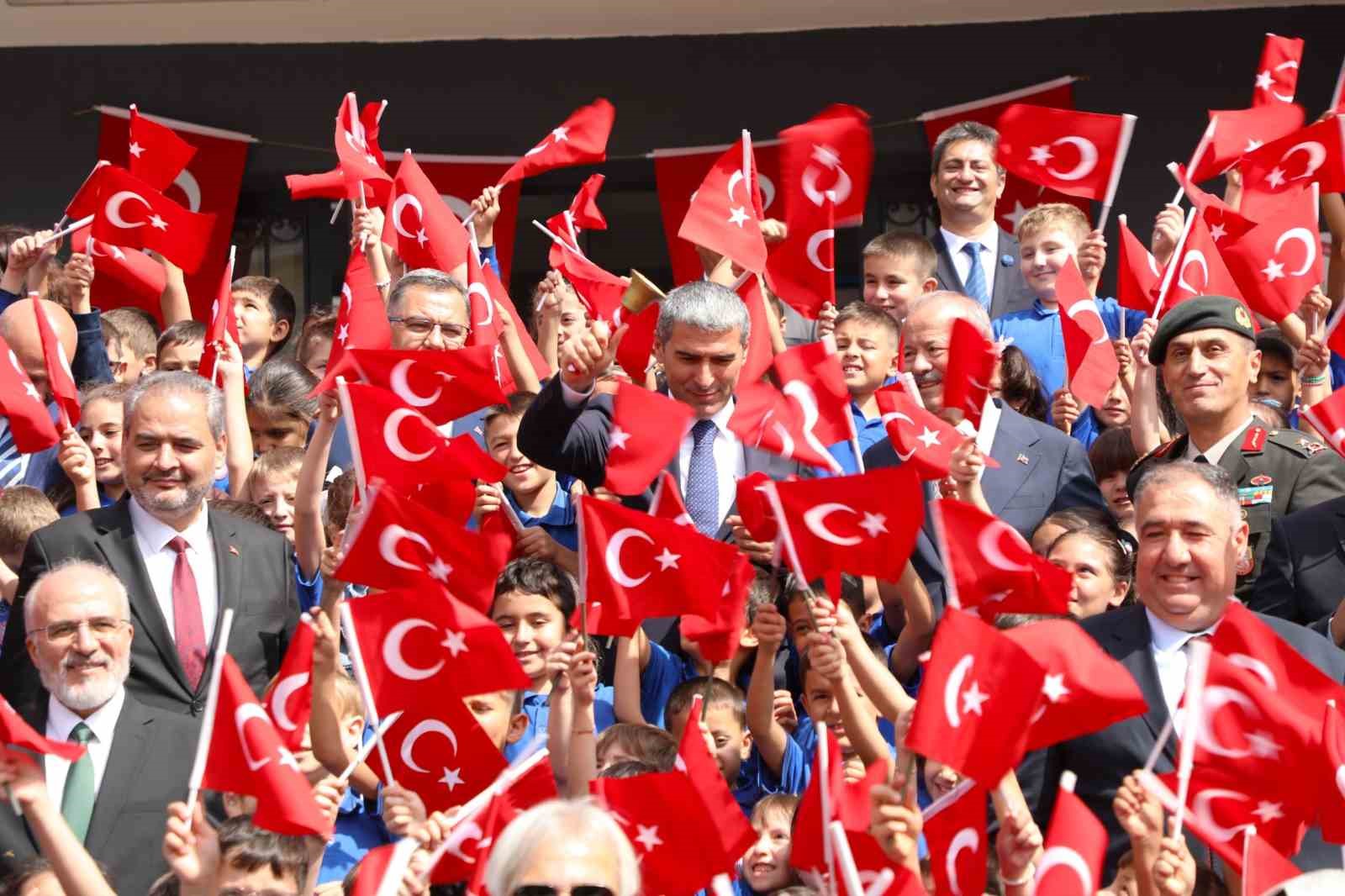 Afyonkarahisar’da 142 bin 535 öğrenci ders başı yaptı