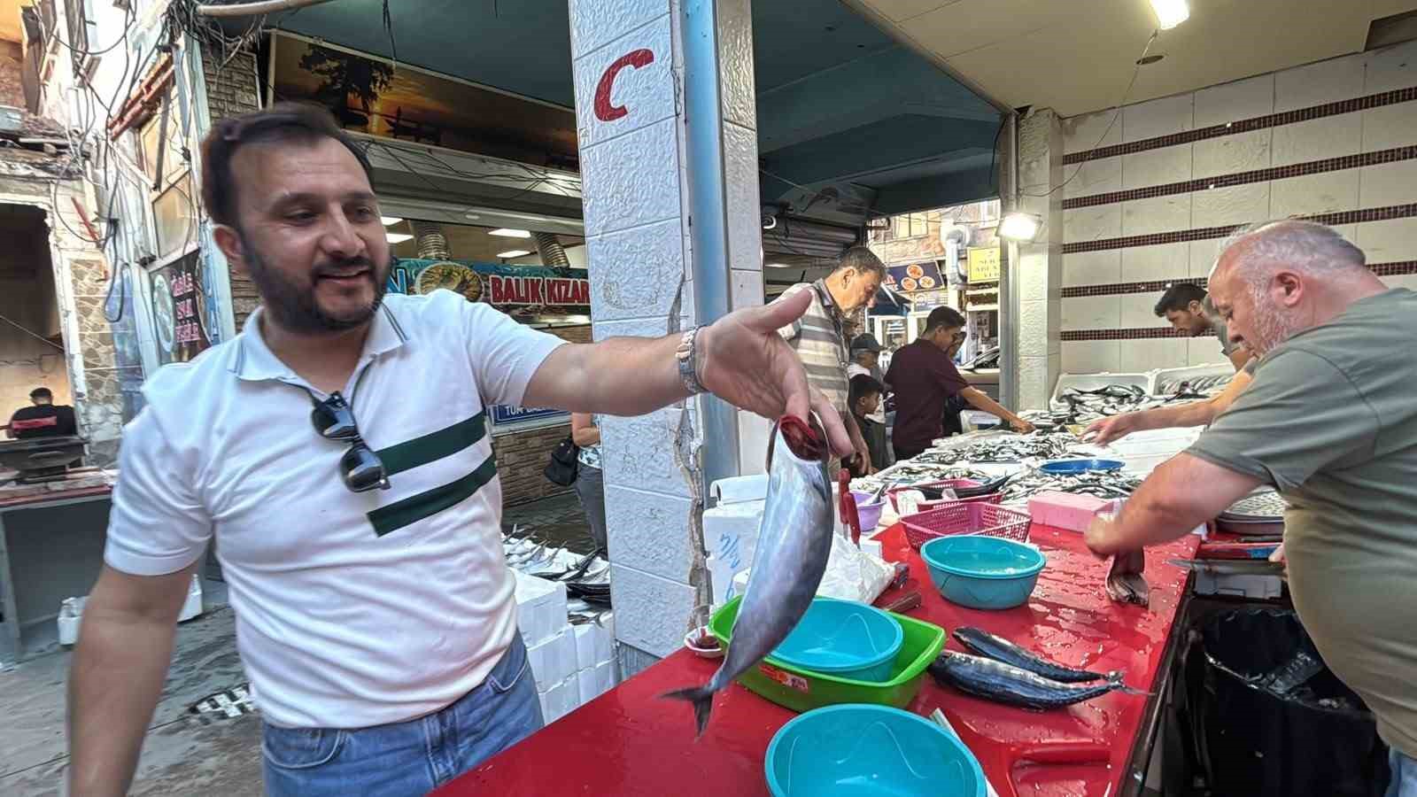 Tavşanlı Balık Pazarı’nda sezon hareketliliği