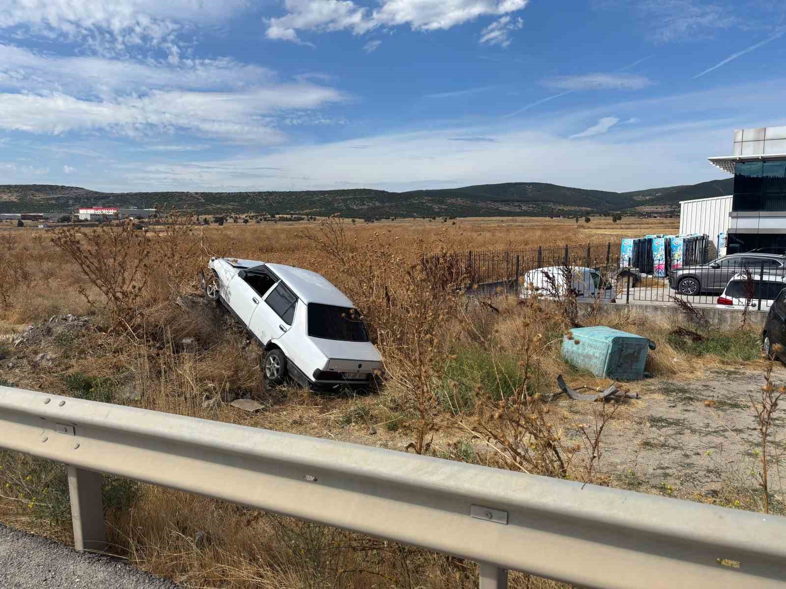 Tavşanlı’da otomobil yoldan çıktı: 1 yaralı