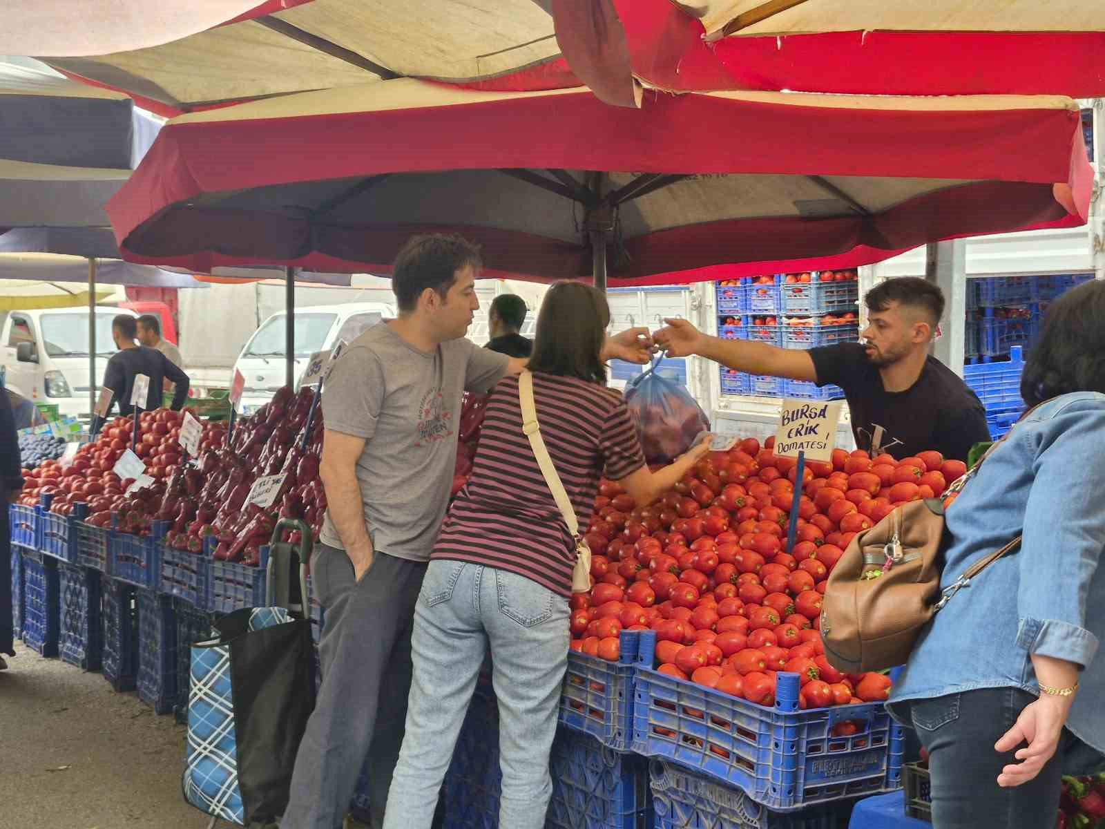 Yaş sebze ve meyvede fahiş fiyata yönelik operasyon vatandaşı ve pazarcıyı sevindirdi