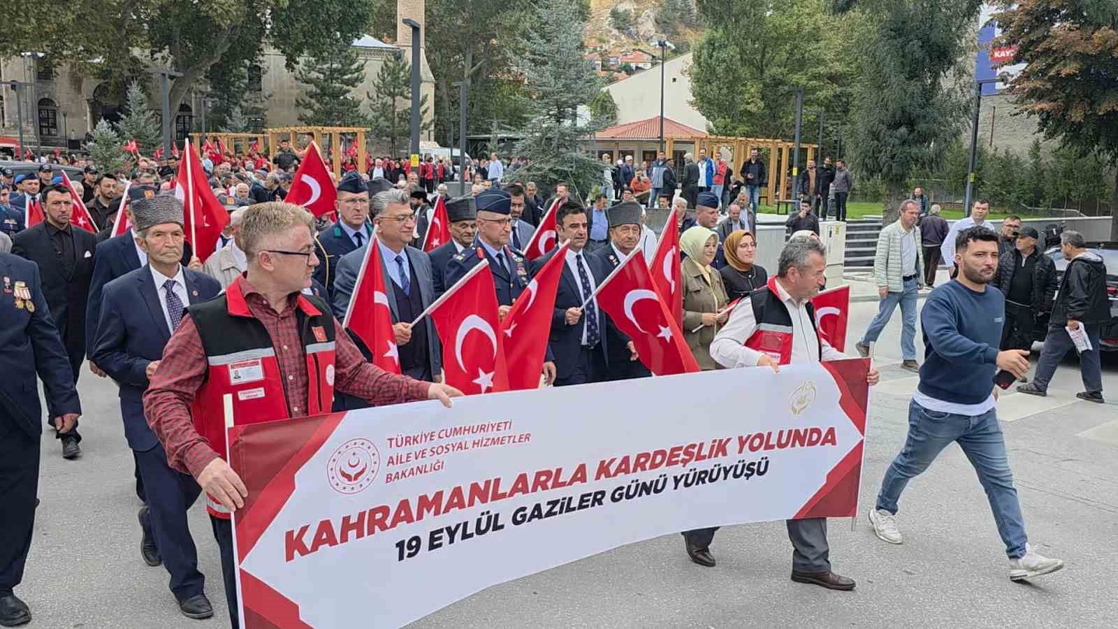 Kütahya’da Gaziler Günü’nde ’Kahramanlarla Kardeşlik Yolunda’ yürüyüşü